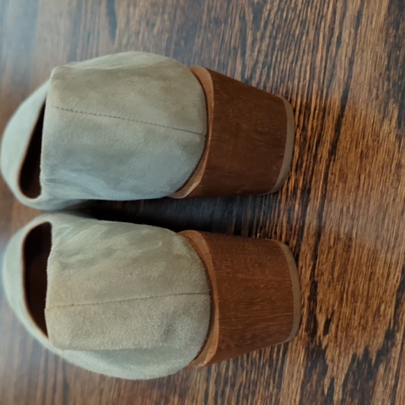 Coclico Epic Wooden Heel Suede Pumps - Picture 5 of 7